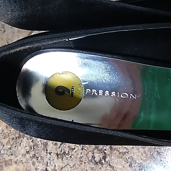 Euc satin pumps - Picture 3 of 8